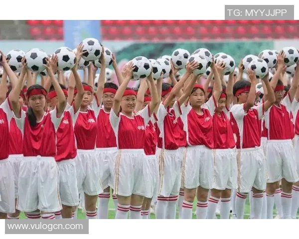 热爱运动的足球明星们如何在赛场内外展现激情与活力