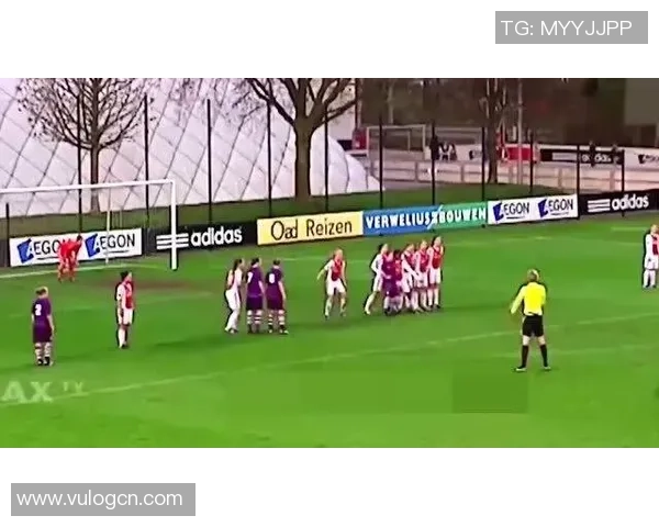 足球明星的绝美瞬间展现他们的风采与激情尽在这组精彩图片中 足球明星的绝美瞬间展现他们的风采与激情尽在这组精彩图片中